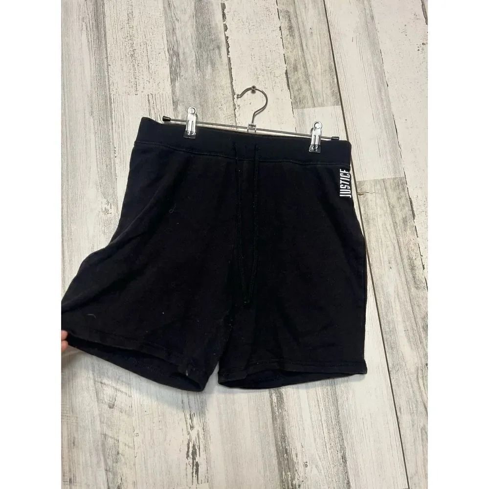 Black shorts - Picture 2 of 4